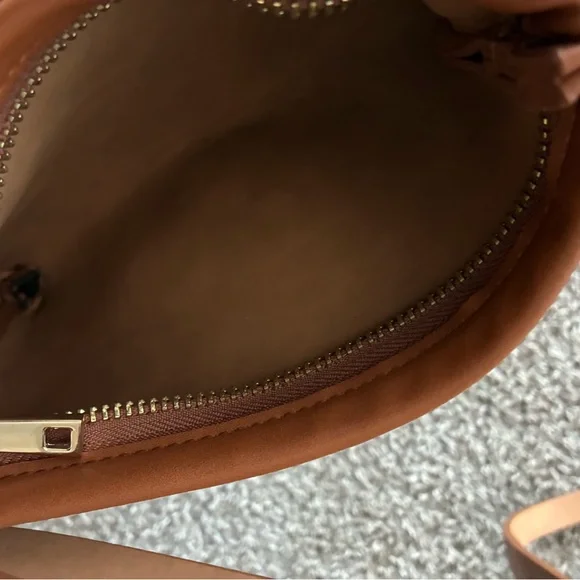 Michael Kors Brown Leather Crossbody Bag with Adjustable Strap - Picture 3 of 6